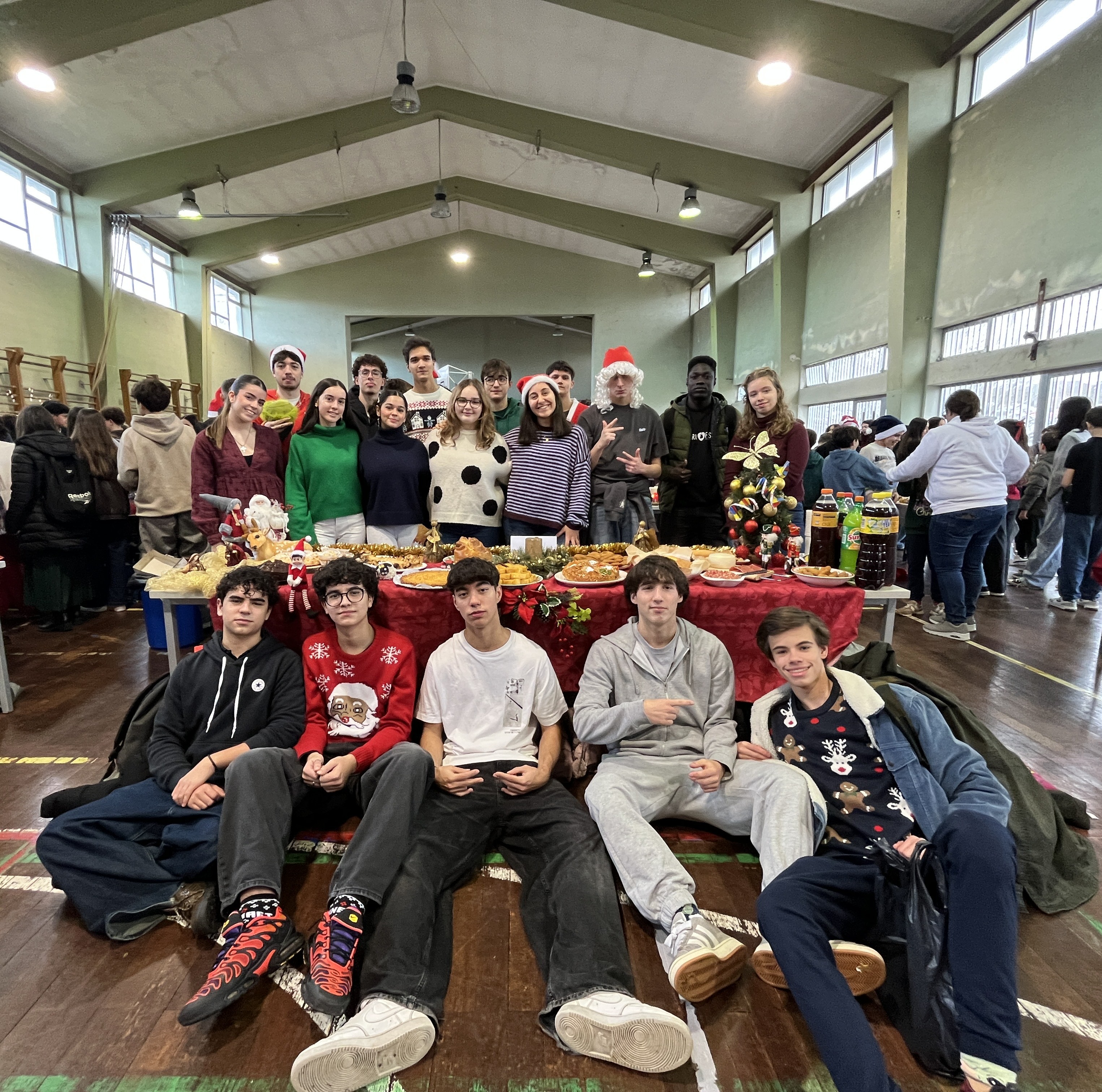 Mesas natal&iacute;cias animam o Agrupamento de Escolas Dr. Serafim Leite